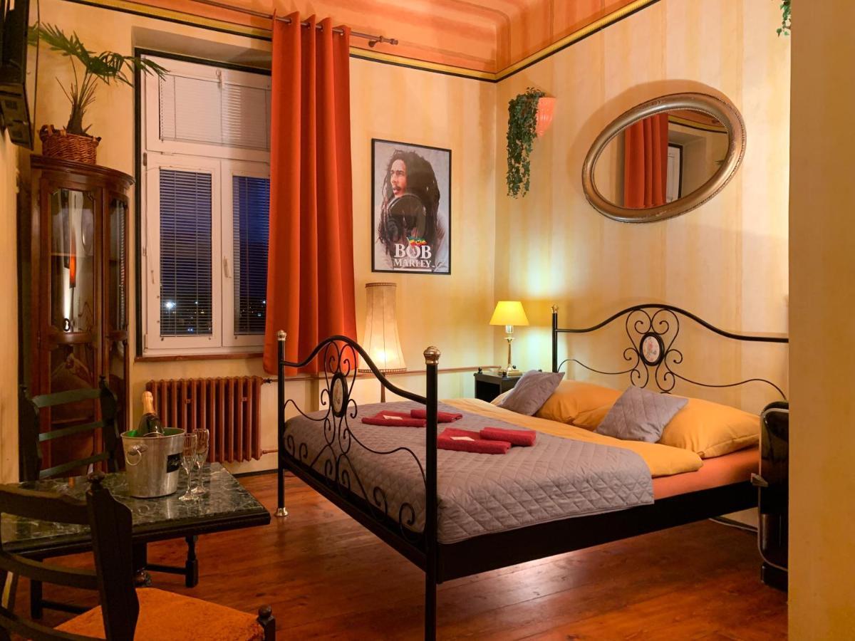 Hotel Cade Písek Eksteriør billede